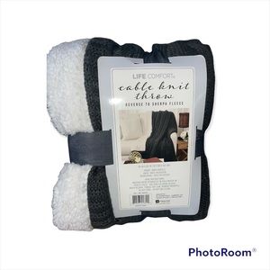 Life Comfort Cable Knit Throw. OS Grey